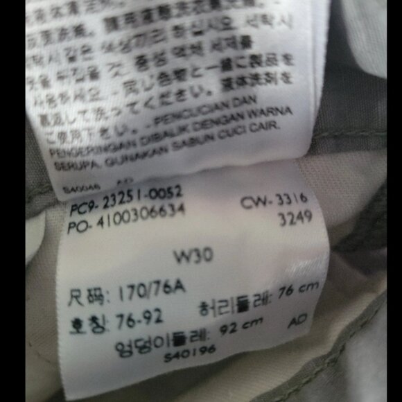 Men's size 30 gray cargo shorts. Levi's brand - Picture 6 of 6